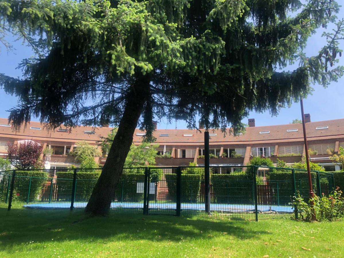 Alojamientos Castellana Jardin 1 Y 2 Parking Y Piscina Gratis!! Burgos Exterior photo