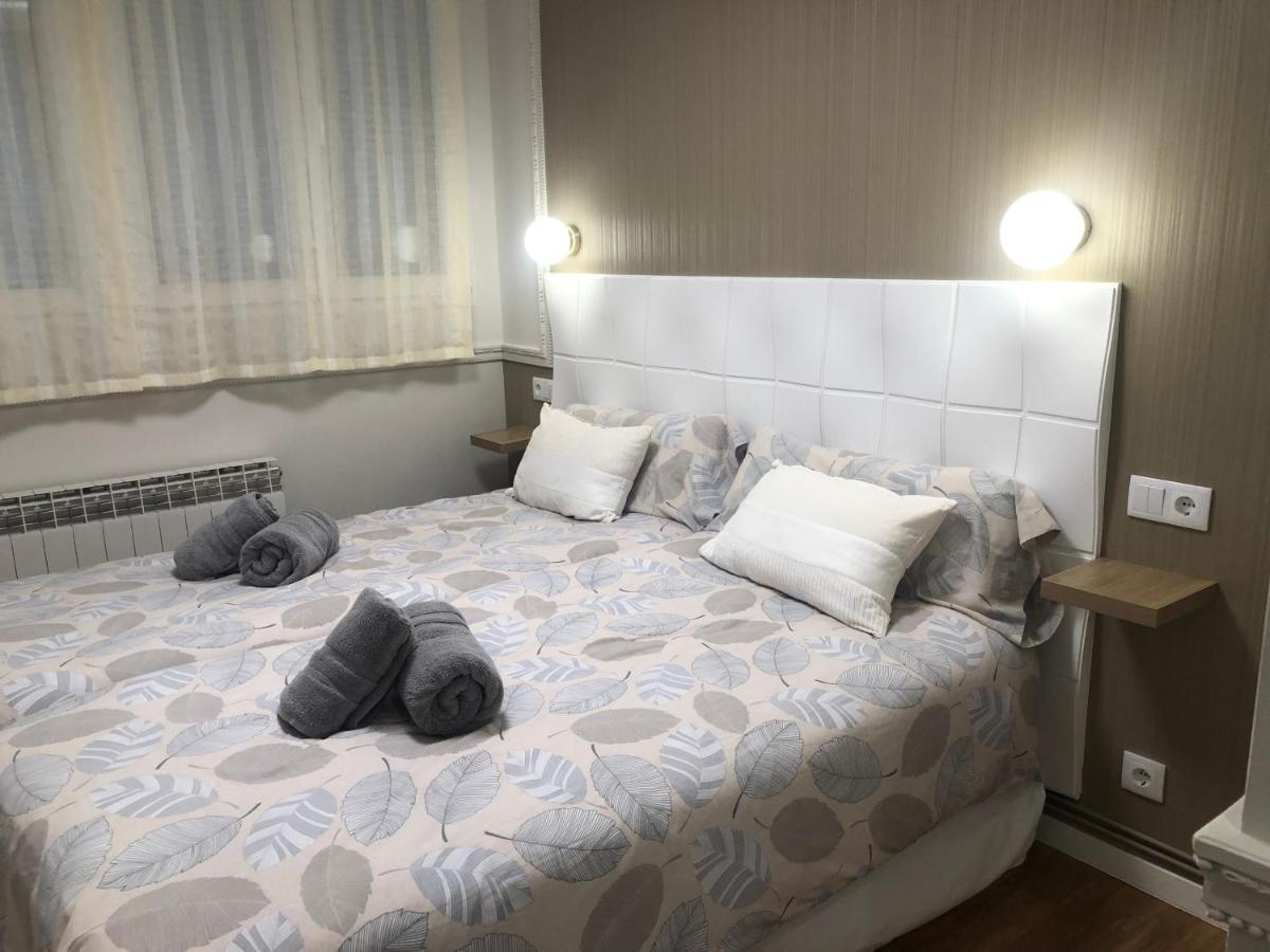 Alojamientos Castellana Jardin 1 Y 2 Parking Y Piscina Gratis!! Burgos Exterior photo